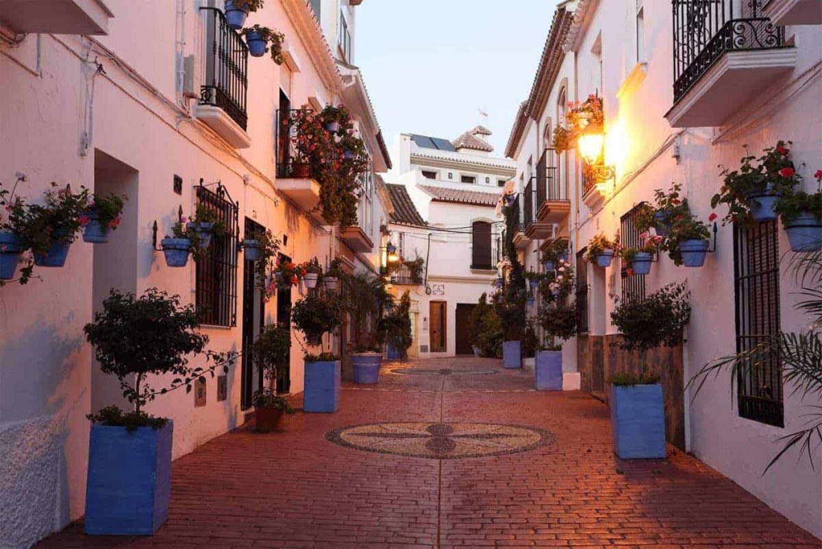 The narrow streets of Estepona - best places to live in Spain 