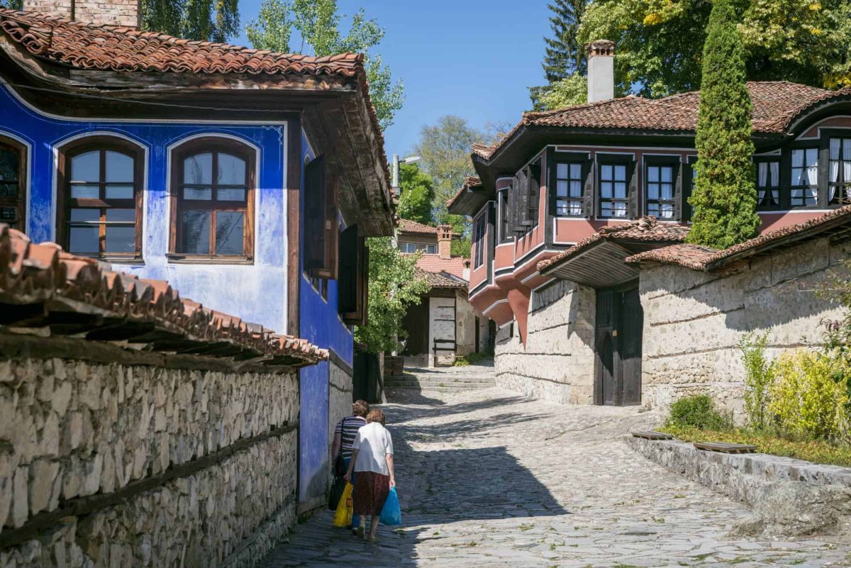 the pros and cons of living in Bulgaria