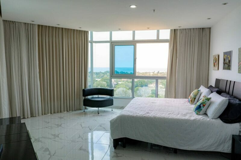 Large bedroom - Coronado Golf Apartment 