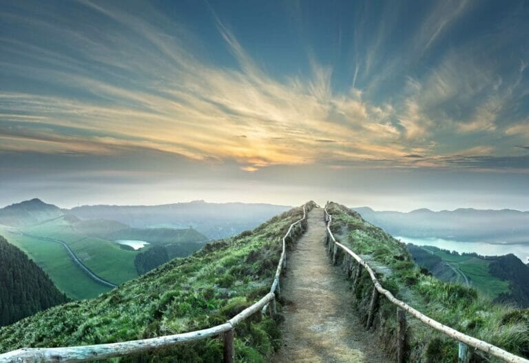 A walk path along the top of a mountain in the Azores, the ocean in the backround.